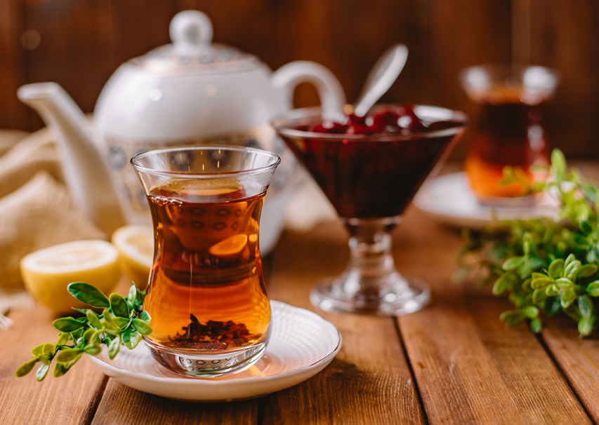 ماهو الوقت المناسب لشرب الشاي؟ وهل الإفراط في شربه يؤثر على الصحة؟