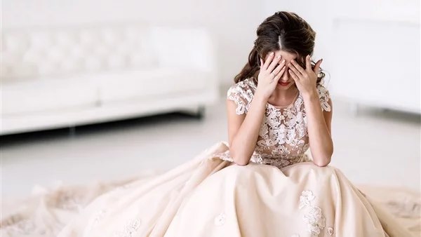 لم يلمسها زوجها .. عروس مصرية تنهار بليلة الدخلة وتطلب الطلاق بسبب ما كانت تمارسه معها حماتها في سريرها ؟