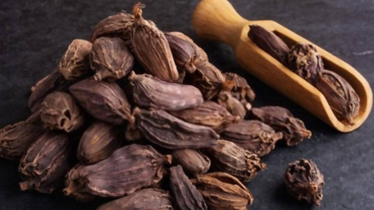 الهيل الأسود