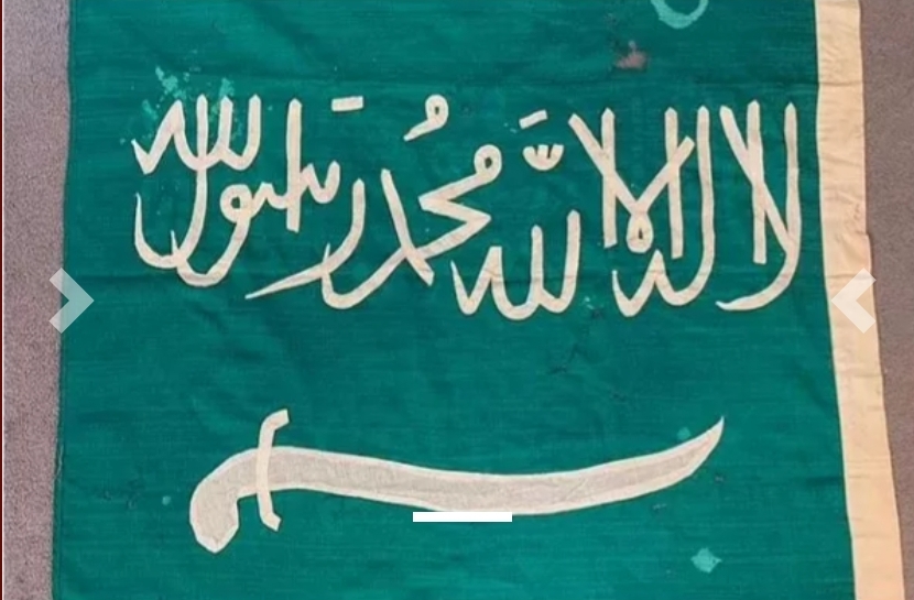 لن تصدق كيف كان علم المملكة ايام الملك عبد العزيز والفرق بينه وبين العلم الحالي للمملكة !!