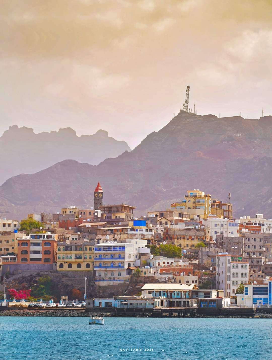 اليمن : مصادر تحذر جميع سكان عدن من خطر امرأة سمراء البشرة بعد سقوط أولى ضحاياها(تفاصيل صادمة)