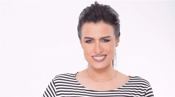 الفنانة سيمون