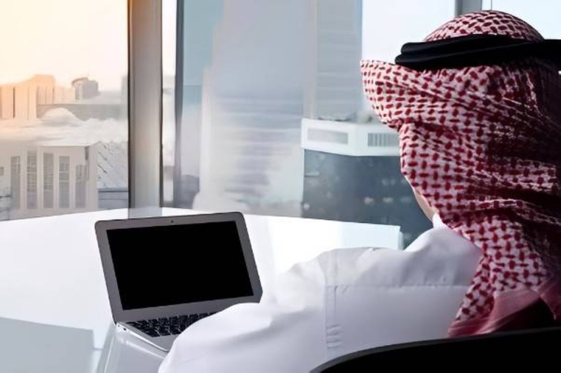 لن تصدق ما هي عقوبة غياب الموظف عن العمل بعد إجازة العيد؟.. محامي سعودي يُجيب
