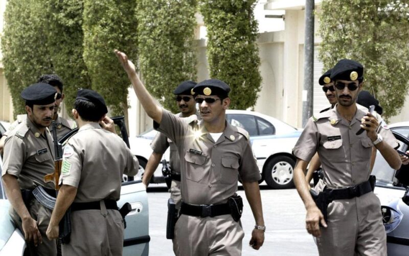 ملاحقة المغتربين في المحلات بالسعودية .. السبب غير متوقع!