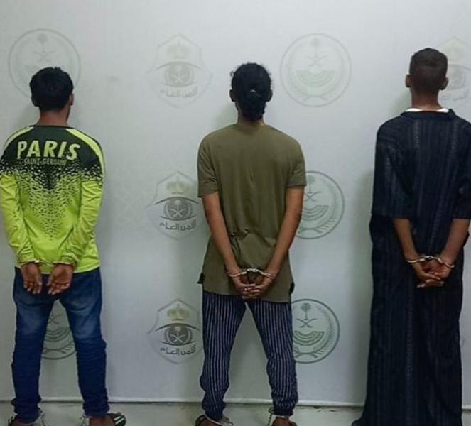 السعودية: إلقاء القبض على مقيم يمني وسعوديين لارتكابهم 15 حادثة جنائية..(صورة+تفاصيل)
