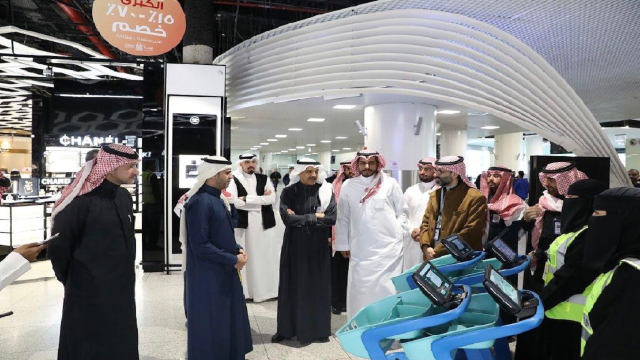 تدشين خدمة جديدة في صالات مطار الملك خالد في السعودية .. شاهد