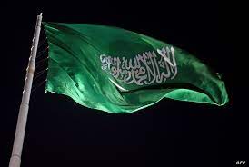 شاهد.. صورة تاريخية لوزير نفط سعودي وهو يوقع الاتفاقية التي أغنت السعودية وجعلتها فيما هي عليه اليوم !