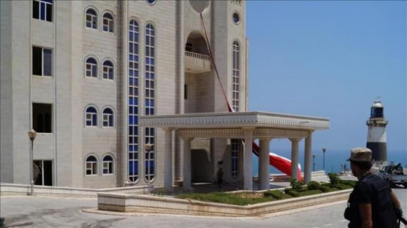 اليمن  : قوات المجلس الانتقالي تمنع قائد عسكري كبير  من دخول القصر الرئاسي بعدن