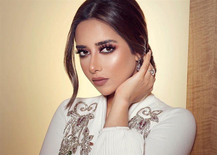 إطلالة جريئة للفنانة  اليمنية بلقيس فتحي .. وموقع البيع يكشف مفاجأة السعر الخيالي !