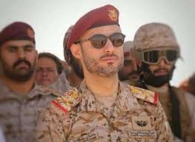  العميد هاشم الأحمر يصل العاصمة اليمنية المؤقتة عدن على متن مروحية عسكرية سعودية 