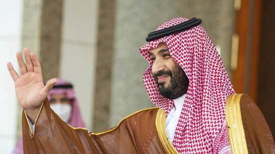 لماذا تستقبل السعودية ضيوفها الرسميين بالسجاد البنفسجي؟..الاجابة ستدهشك!