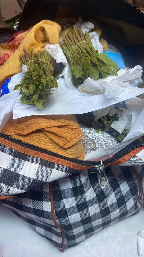اليمن : لن تصدق مالذي عثر عليه أمن مطار عدن داخل حقيبة مسافر قبل تهريبه إلى الهند (شاهد الصور)