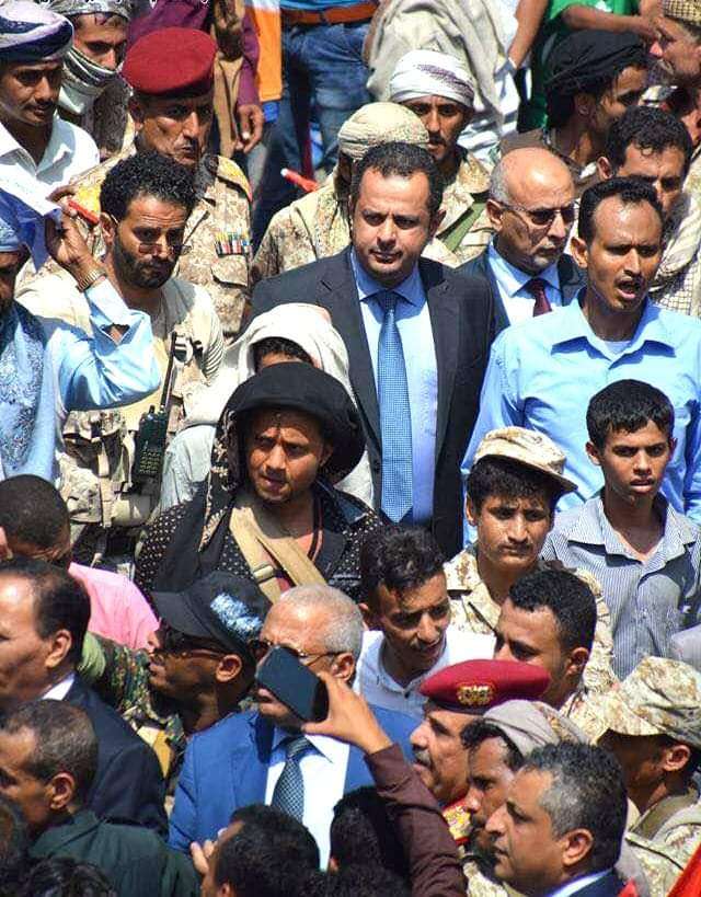 فتح النار على رئيس الوزراء..فتحي بن لزرق يوجة كلمات نارية لمعين عبدالملك