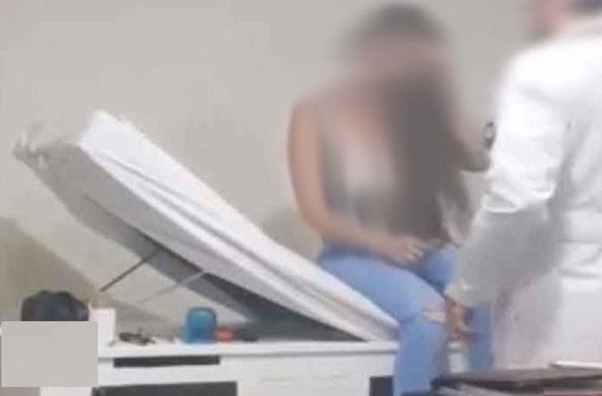 فتاة في عيادة