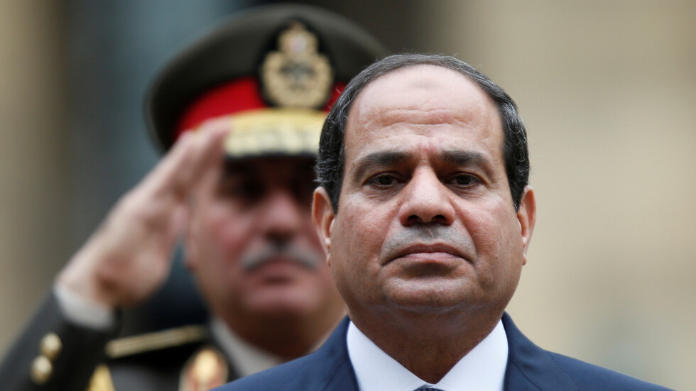 ردة فعل صادمة لرئيس السيسي بشأن الفتاة المصرية التي القت بنفسها من سيارة خوفا من 