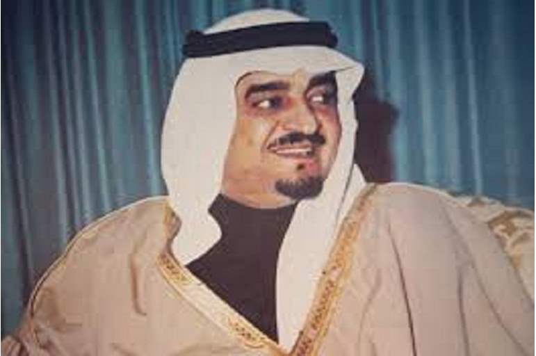 صورة نادرة تجمع 6 من أبناء مؤسس المملكة عبدالعزيز ..شاهد ما كتب عليها الملك فهد! 
