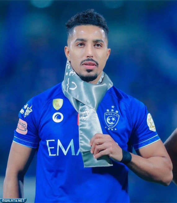لن تتوقعها..كم تبلغ ثروة زوجة اللاعب السعودي سالم الدوسري نجم نادي الهلال ؟..مبلغ لا يتخيله عقل!