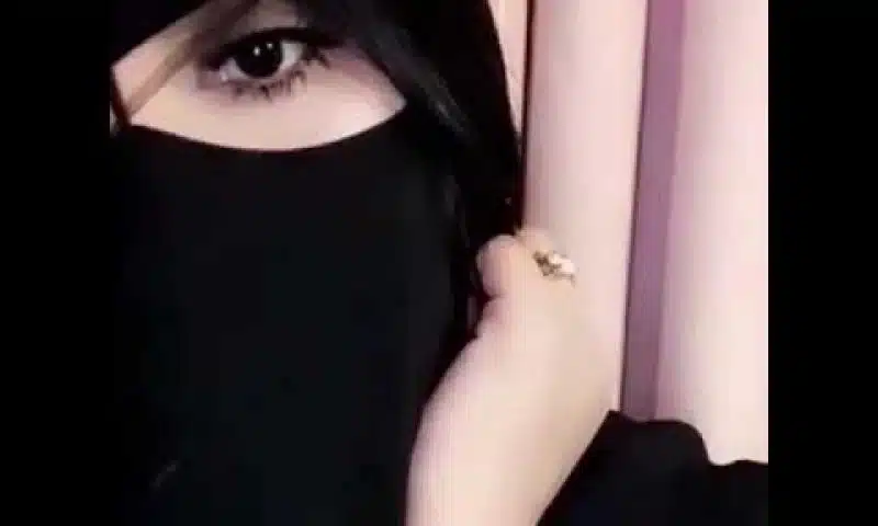فتاة سعودية تحرض الفتيات على فعل اثار جدلا واسعا في المملكة لتكون هذه النهاية الصادمة 
