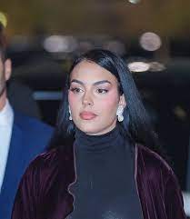 غضب عارم ..سعوديون يتّهمون جورجينا بعدم احترام مشاعرهم بعد نشرها هذه الصورة!!..شاهد 