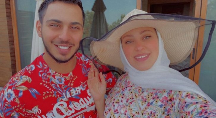   اول ظهور لنجم طيور الجنة الوليد مقداد في المستشفى إلى جانب مولوده الأول شاهد الصورة؟ 
