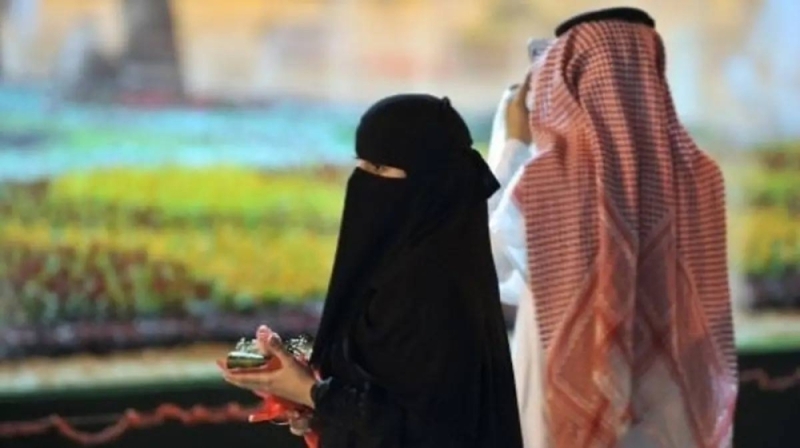 الكشف عن السبب المدهش الذي يجعل الرجال في السعودية يتسابقوا على الزواج من بنات العشرين ؟