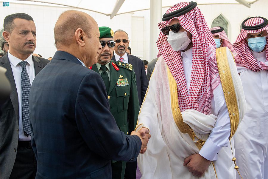 عاجل.. الرئيس اليمني رشاد العليمي يغادر جدة السعودية باتجاه هذه الدولة العربية