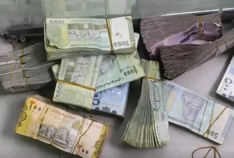  من محلات الصرافة ..انهيار جنوني وغير مسبوق للريال اليمني مقابل الدولار والسعودي (أسعار الصرف الآن)