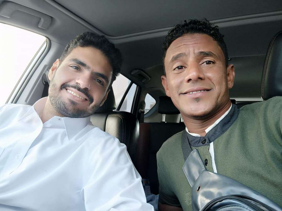 شاهد من عامل يمني يعمل في البناء الى معلق رياضي مشهور في قنوات بي ان سبورت..تفاصيل
