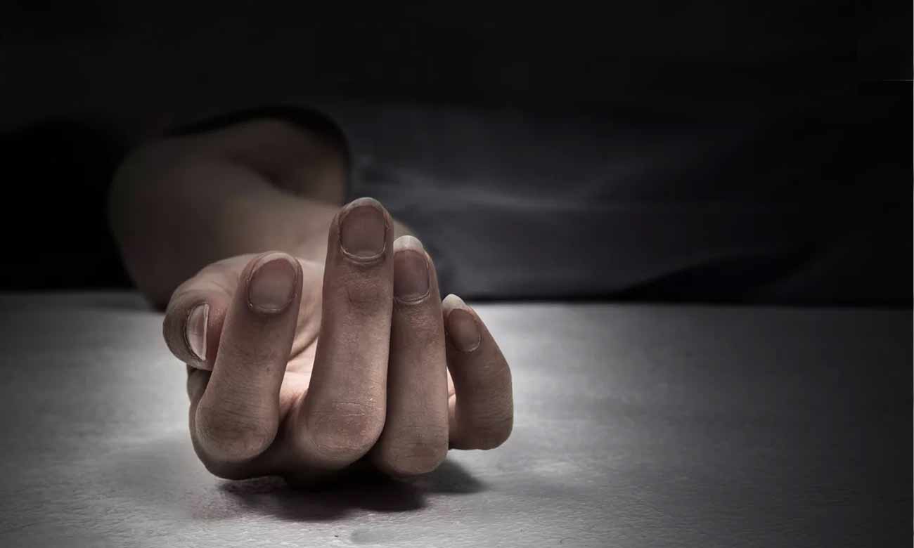 واقعة هزت اليمن : شاهد شاب يرتكب جريمة مروعه بقتل افراد اسرته وهم نائمون ويلوذ بالفرار ..!