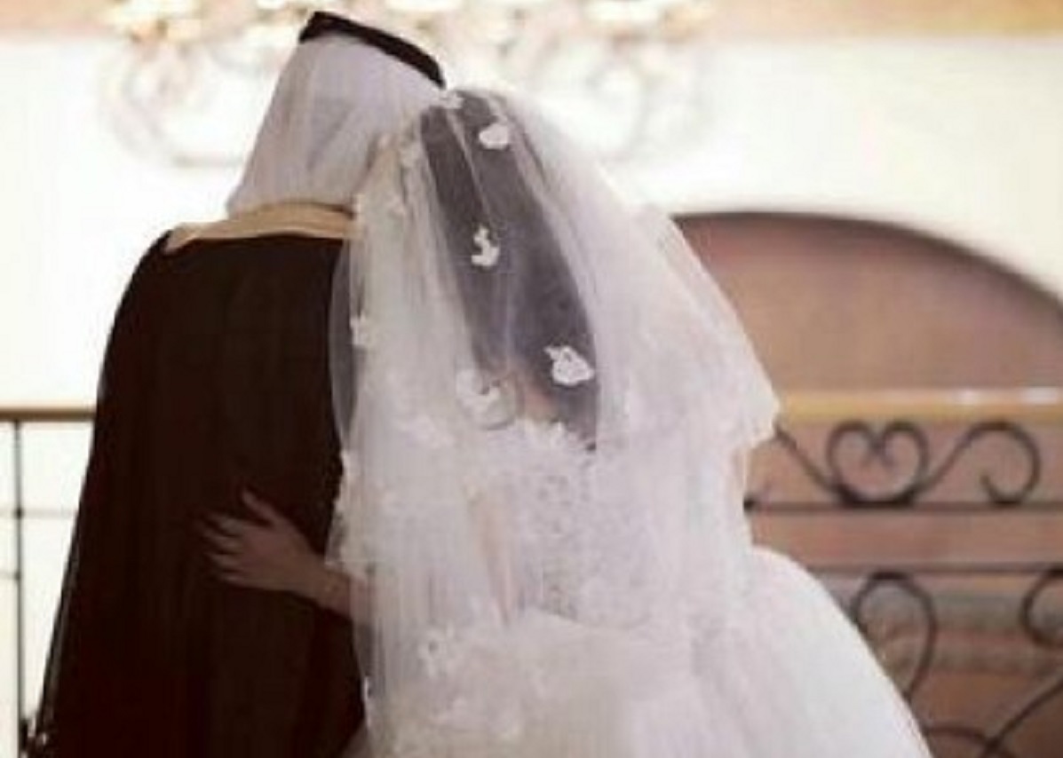 شاهد رد فعل جنوني لعريس سعودي عندما شاهد عروسه الحسناء تحلق ذقنها أثناء ليلة الدخلة ؟