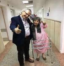 مفاجأة مدوية.. هذة العجوز كانت أجمل وأشهر فنانة في تاريخ السينما تحولت .. لن تصدقوا من هي؟..  شاهد فيديو وصور 