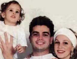 شيرين رضا وعمرو دياب وابنتهم