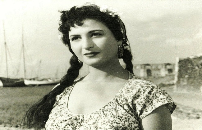  الفنانة نعيمة عاكف