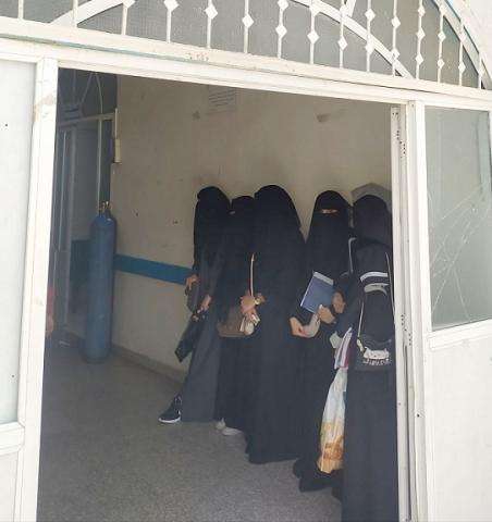 واقعة جديدة تهز اليمن ..طالبه مختبرات تنحر زميلها وسط ساحة الجامعة.. خطيهبا سابقاً (صور)